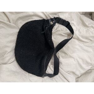 BEIS - Rare - Black Faux Shearling Fanny Pack